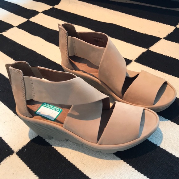 Clarks Shoes - 🆕 - Clark’s Suede Wedge Sandals